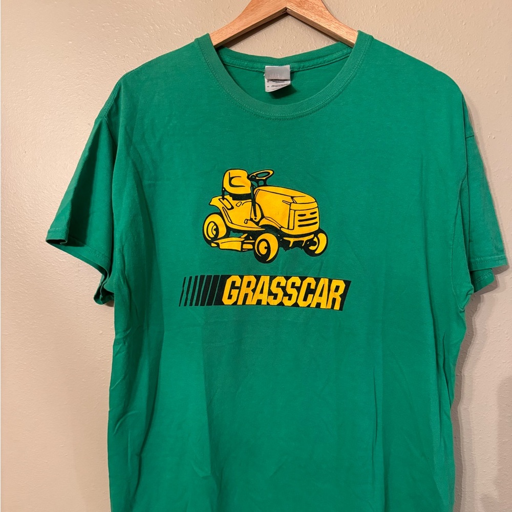 Funny vintage graphic T-shirt green yellow lawn mower Grasscar tee